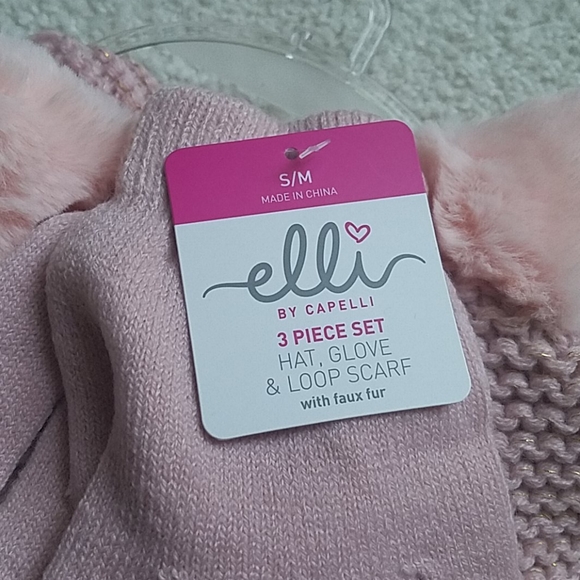 Girls hat, glove, and scarf set - Picture 3 of 7